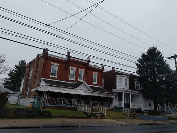 3rd image of 925 W 9th St