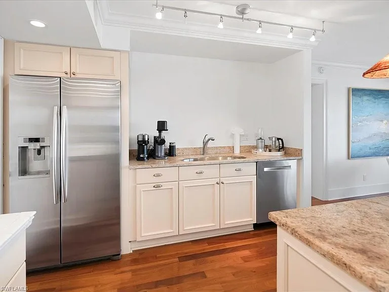 2750 Gulf Shore Blvd N #602 — Photo 15