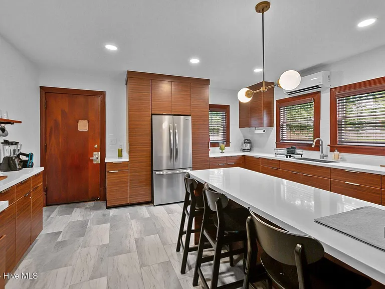 226 E Water St — Photo 8