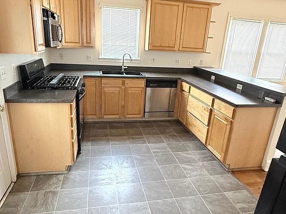 5th image of 1933 Cedar Ln