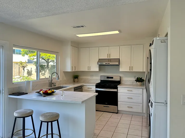 5361 Marview Dr — Photo 2