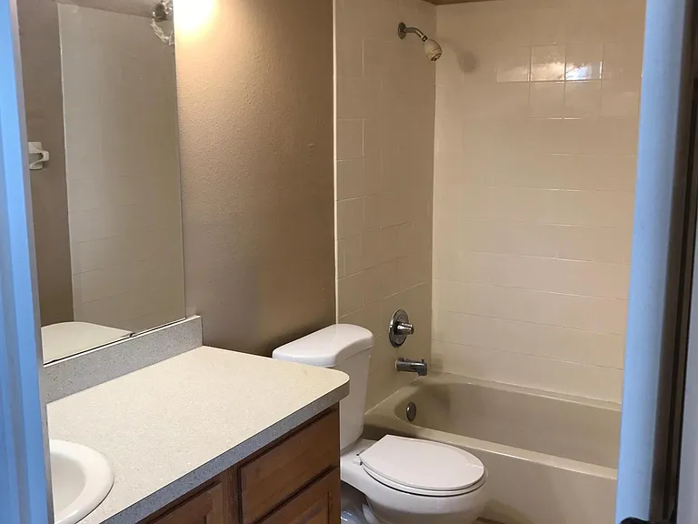 942 Bakewell Ct #202 — Photo 11