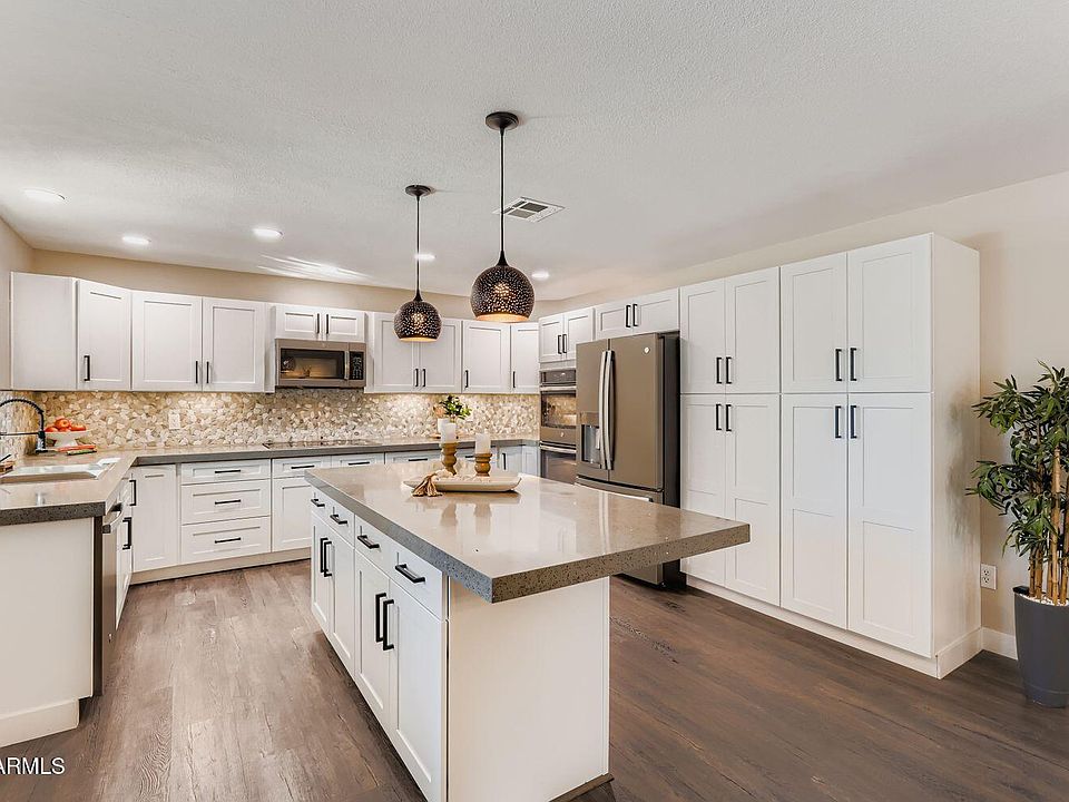 1st image of 202 N FLORENCE Avenue