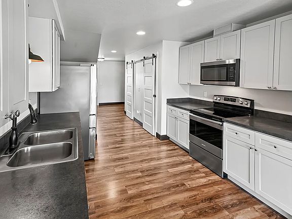 4th image of 961 N Camas Ln