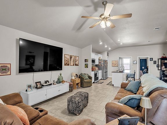 4th image of 2622 Ranch Ave