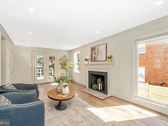 3rd image of 10405 Inwood Ave