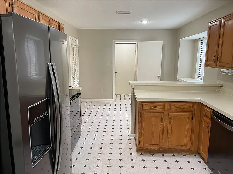 1402 Sheppard Ln — Photo 5