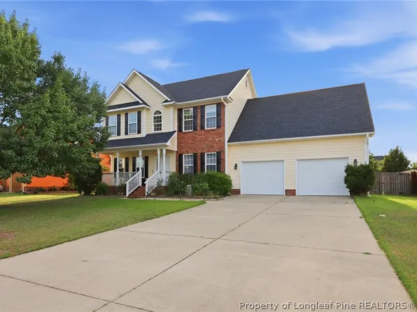 1114 Thistle Gold Dr, Hope Mills, NC 28348