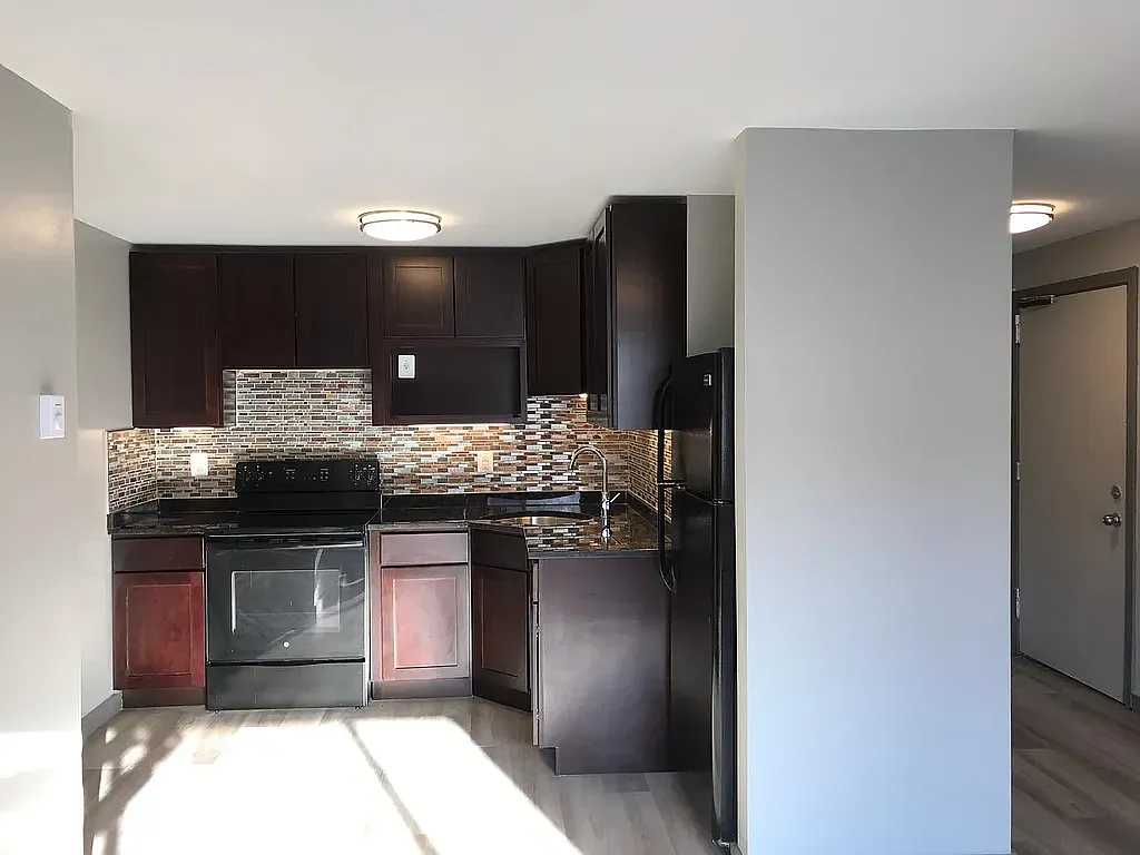 2 bed, 950 sqft, $1,600 — Photo 3