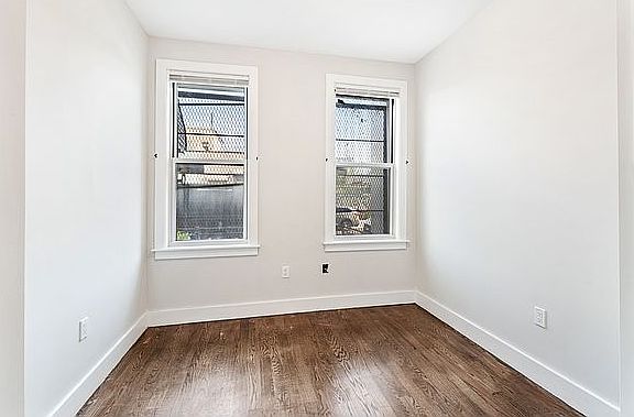 4th image of 17 Grattan St #2A
