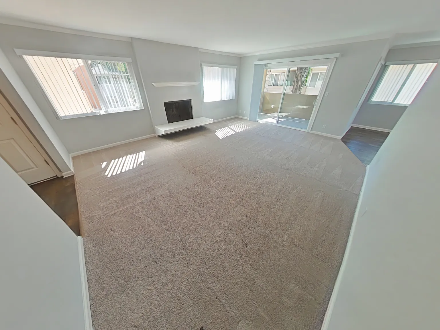3 bed, 1400 sqft, $5,995 — Photo 2