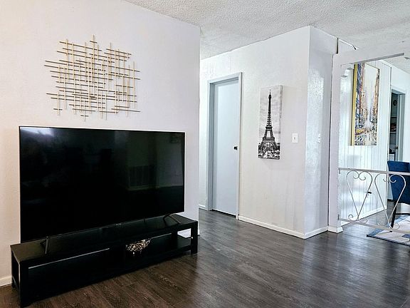 3rd image of 604 Mercury St