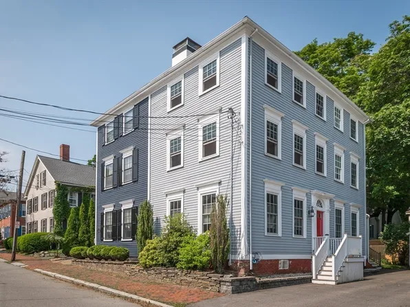 2 Court St #3, Newburyport, MA 01950