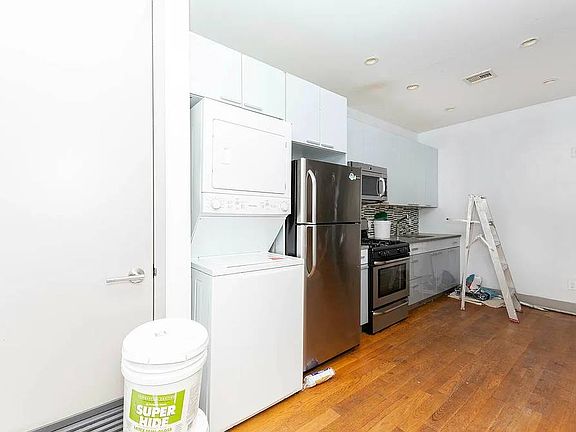 2nd image of 279 Kosciuszko St Floor 4