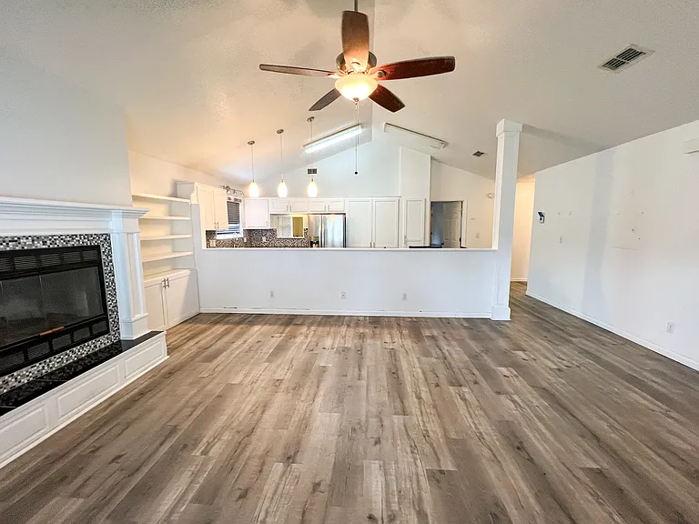 359 Mercedes Ave — Photo 8