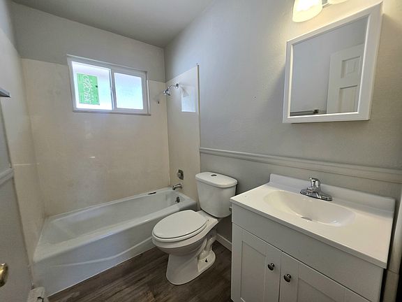 4th image of 736 Elmhurst Pl APT 1