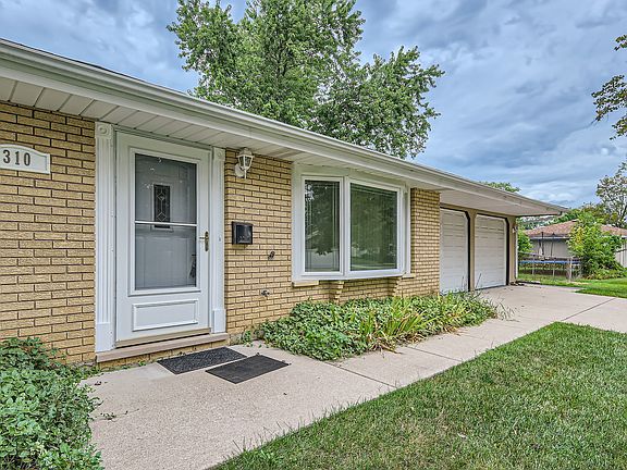 3rd image of 310 Desmond Dr