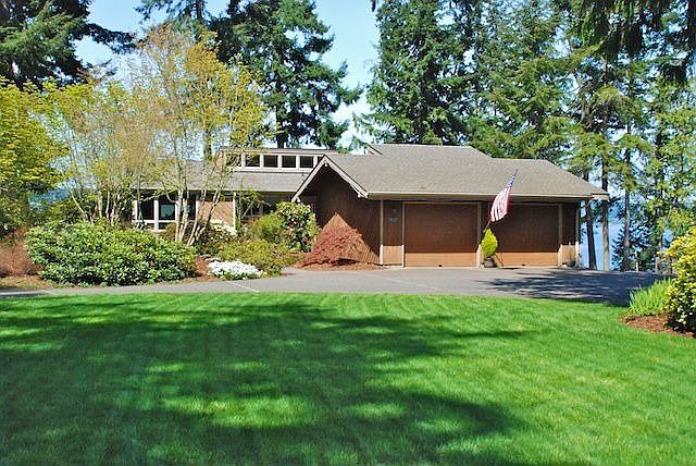 1st image of 28921 Beach Dr NE