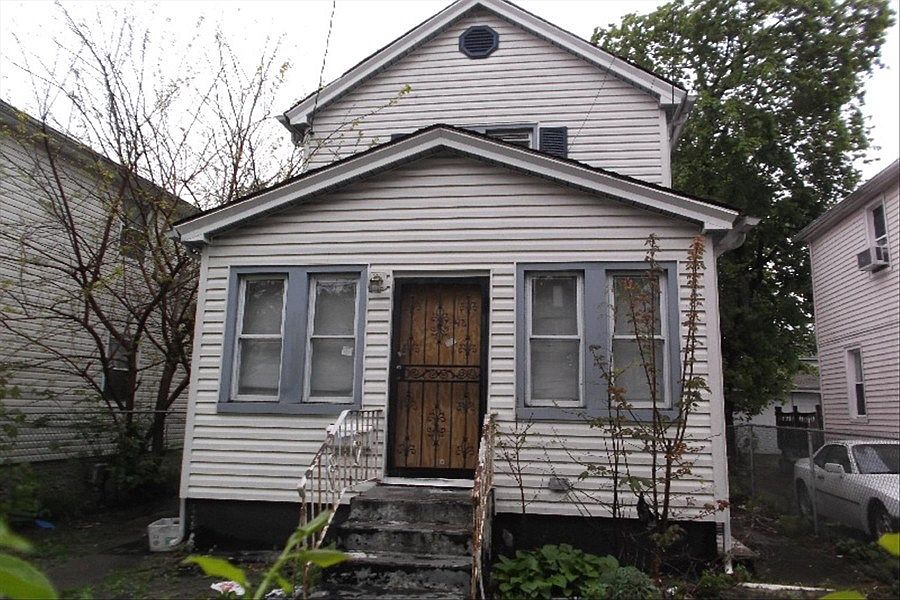 1st image of 132-42 Bennett Ct