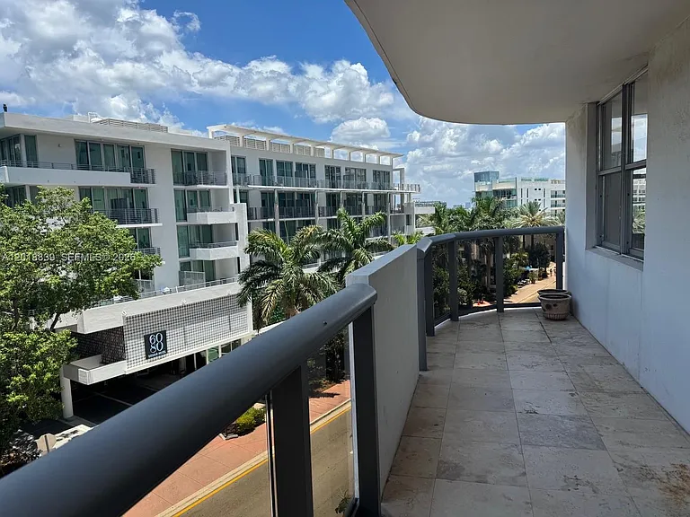 6039 Collins Ave #537 — Photo 7