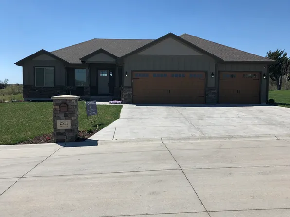 2511 Players Cir, Manhattan, KS 66503