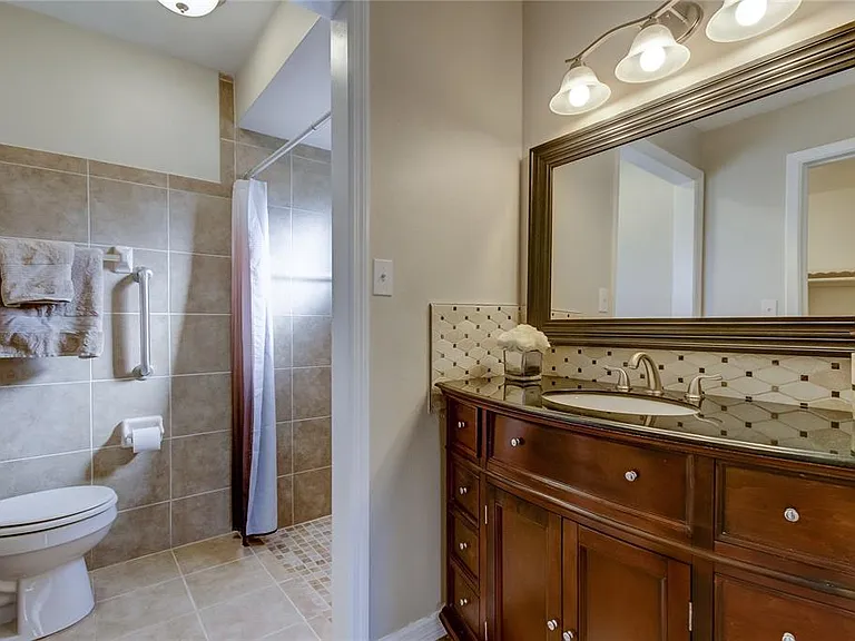 7926 Foxwood Dr — Photo 9