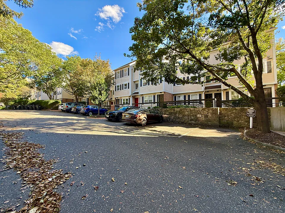 83 Highland Rd