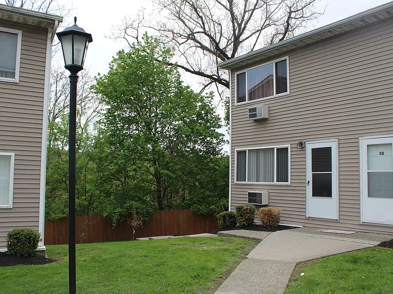 8 Fishkill Glen Dr #A — Photo 3
