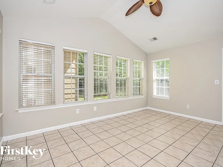 2033 Greenhill Pass — Photo 6