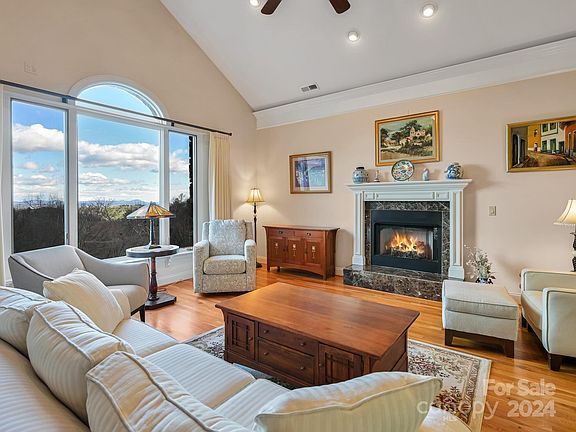 3rd image of 70 Carriage Highlands Ct