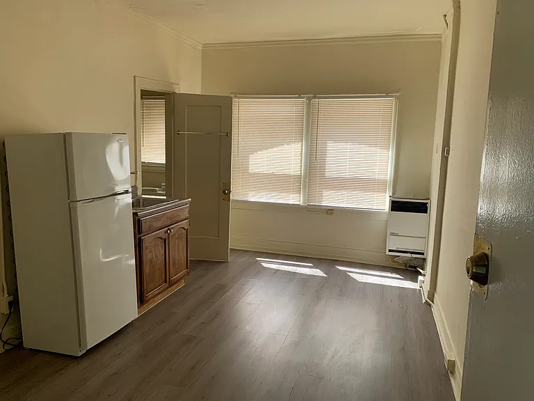 246 1/2 S Kenmore Ave #AL303 — Photo 9