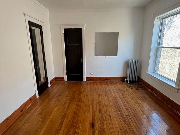 4th image of 7014 S Oglesby Ave #3