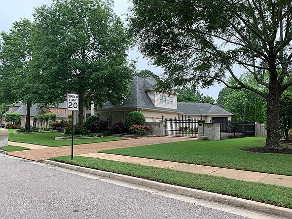 2nd image of 610 Windsor Park Ln