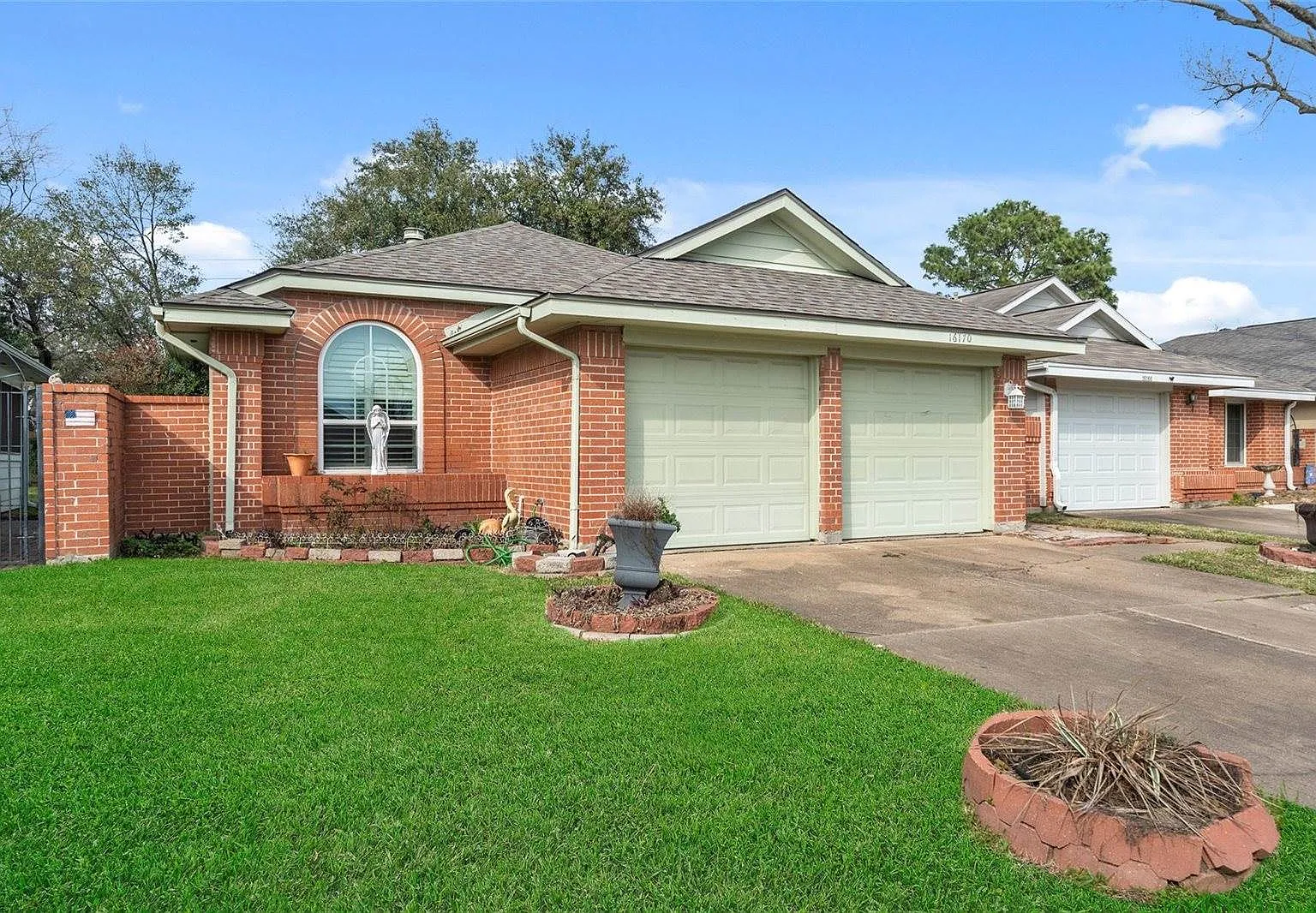 3 bed, 1209 sqft, $1,950 — Photo 2