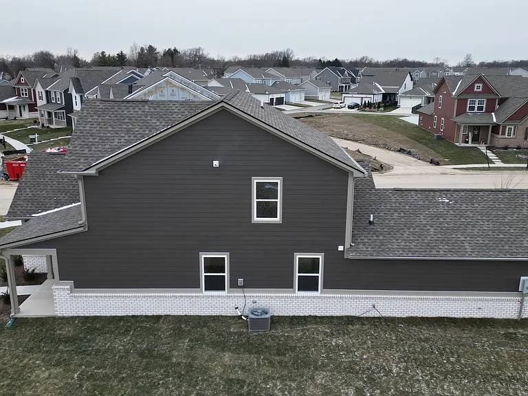532 Lincoln Cir W — Photo 3