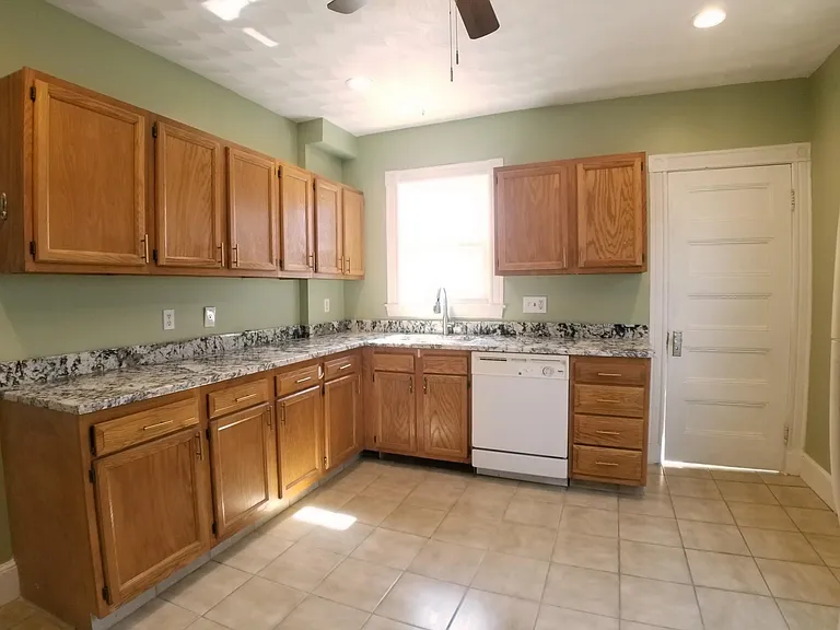 90 Dexter Ave #1 — Photo 4