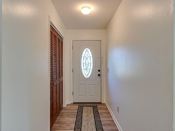 5th image of 180 Becora Ave