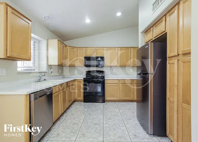 2405 N 128th Dr — Photo 6