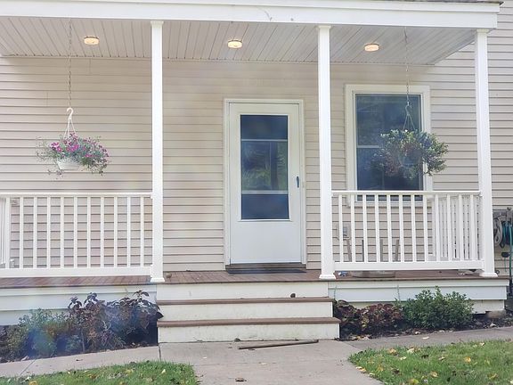 3rd image of 131 Helderberg Ave #B