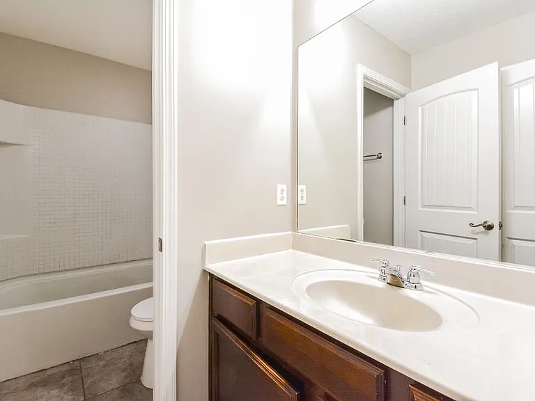 320 Birchclay Point N — Photo 16