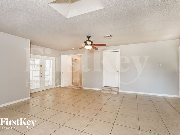 4th image of 2202 Fairfax Dr