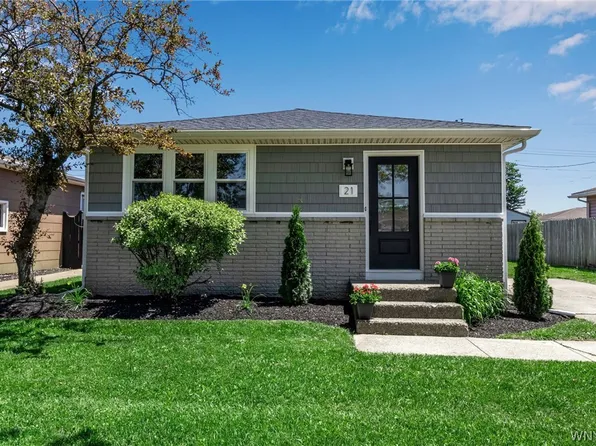 21 Karen Ln, Depew, NY 14043