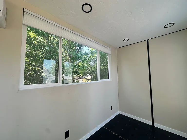Energy-saving honeycomb blinds with top-down, bottom-up functionality_designed for privacy, natural light, and thermal efficiency