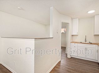 2324 NE 70th St APT 4, Kansas City, MO 64118