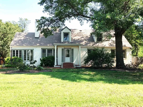 22 E Lynwood Blvd, Wichita, KS 67207