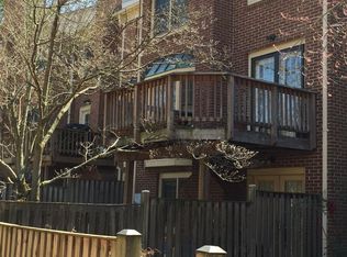 2277 Idylwood Station Ln, Falls Church, VA 22043