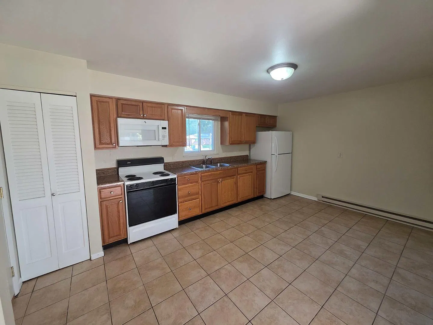 2 bed, 1.0 bath, 945 sqft, $850 — Photo 3
