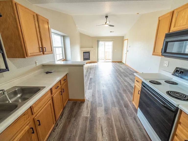 1221 University Ave #F301 — Photo 3