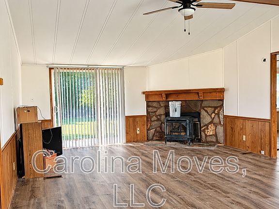 3rd image of 220 Farrs Rd