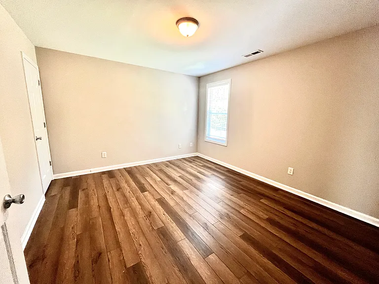 1044 Jade Ln — Photo 18